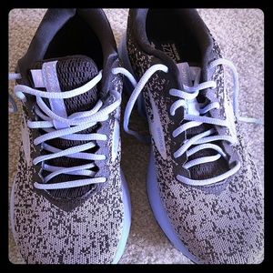 NWOT women’s Brooks Launch Sneakers